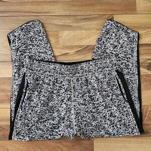 Lululemon "For Love Crop" Pants Zip Pockets Ripple White Seal Grey/Black Size 10